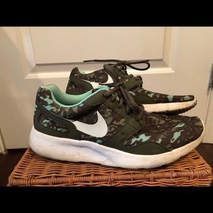 Nike Camo Roshe